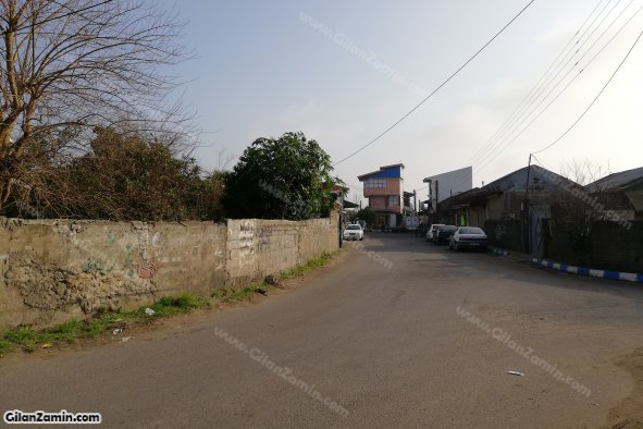 خانه کلنگی نزدیک میدان شهر