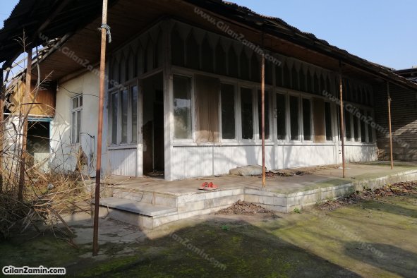 خانه کلنگی نزدیک میدان شهر