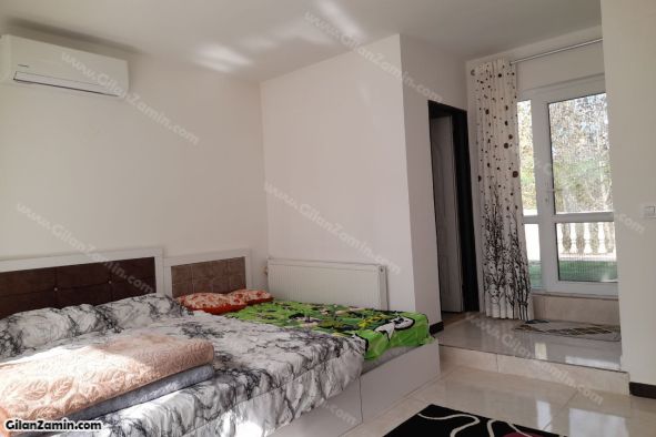 اتاق خواب بالا متصل به تراس