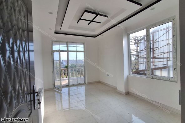 اتاق خواب بالا متصل به تراس