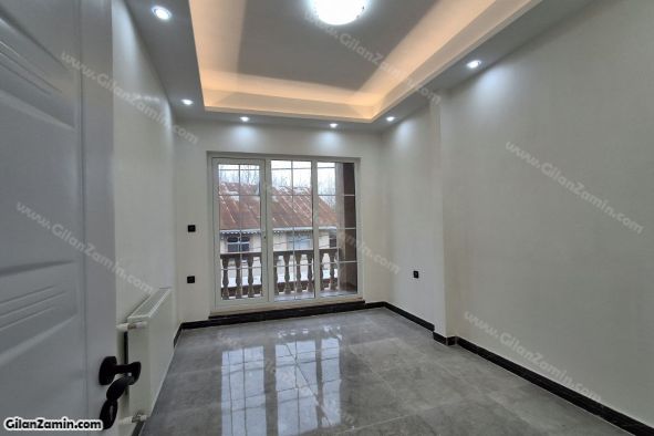 اتاق خواب بالا متصل به تراس